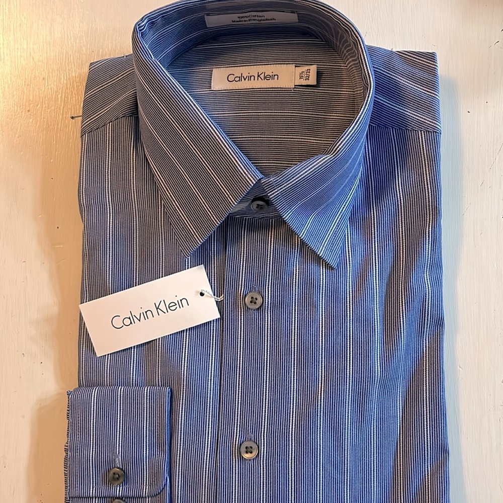 Calvin Klein slim fit  blue/white striped dress shirt 15.5-32/33